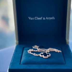Van Cleef & Arpels Alhambra pendant Yellow gold